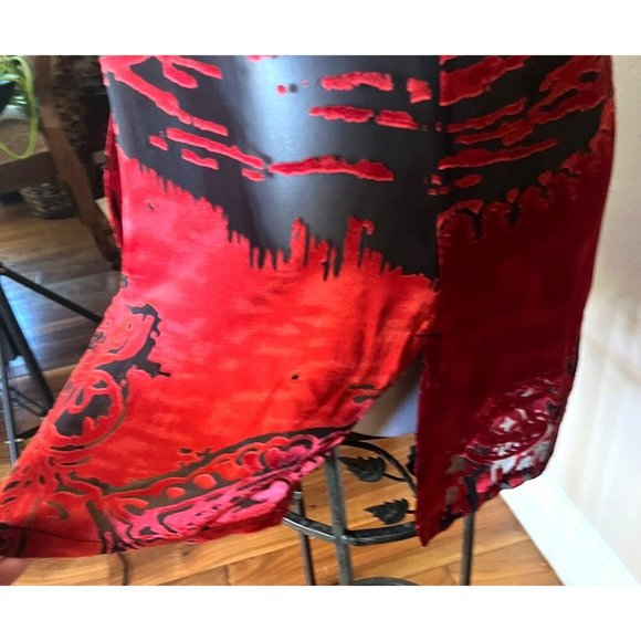 Chico's Design Sz 1 Red Black Floral Silk Top button Front Long Sleeve Split Hem - Picture 13 of 16